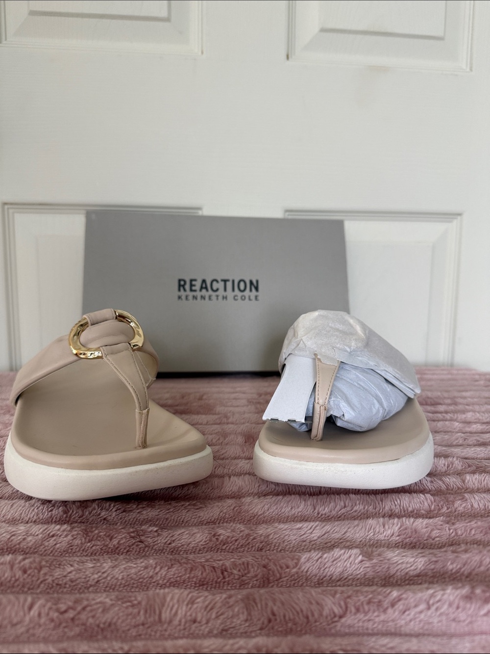 Kenneth Cole Reaction Nude Beige Thong Sandals with Gold Ring